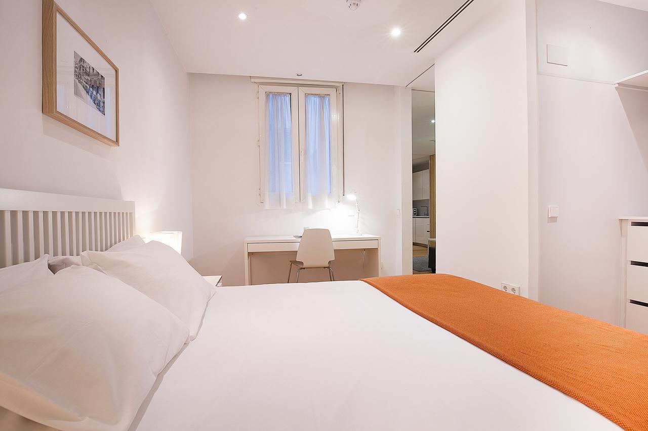 Apartamentos San Lorenzo 26 มาดริด ภายนอก รูปภาพ