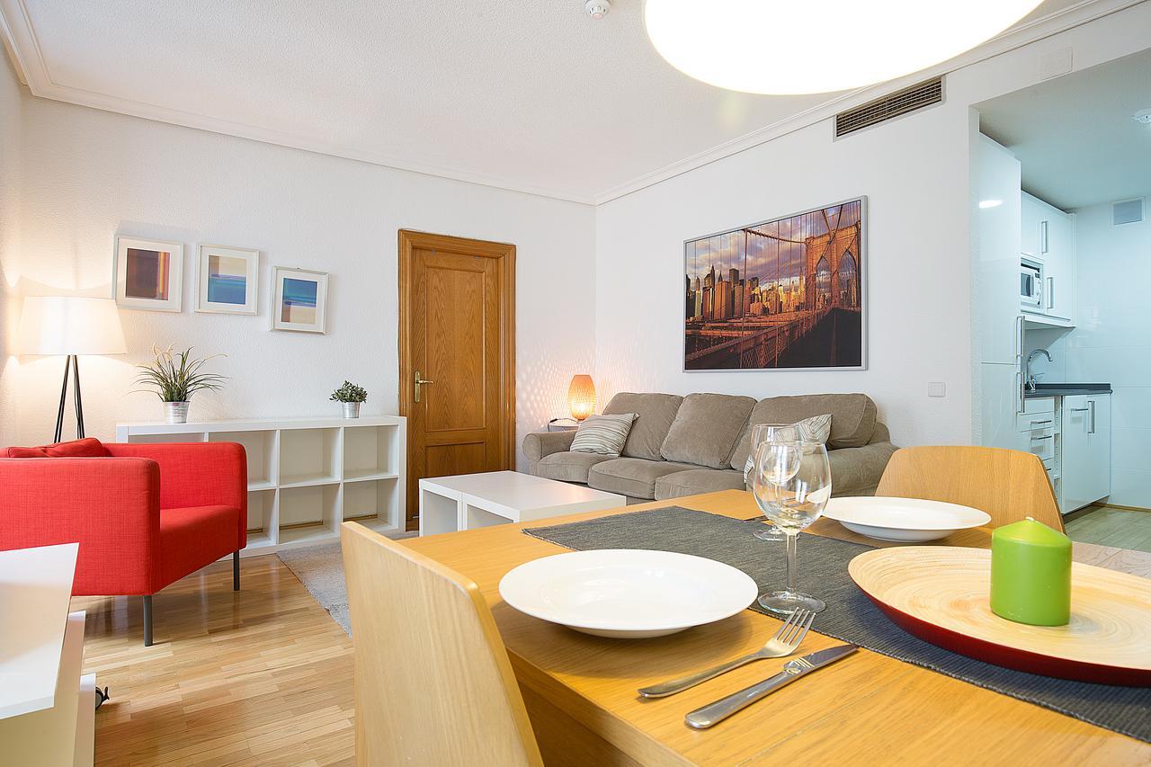 Apartamentos San Lorenzo 26 มาดริด ภายนอก รูปภาพ