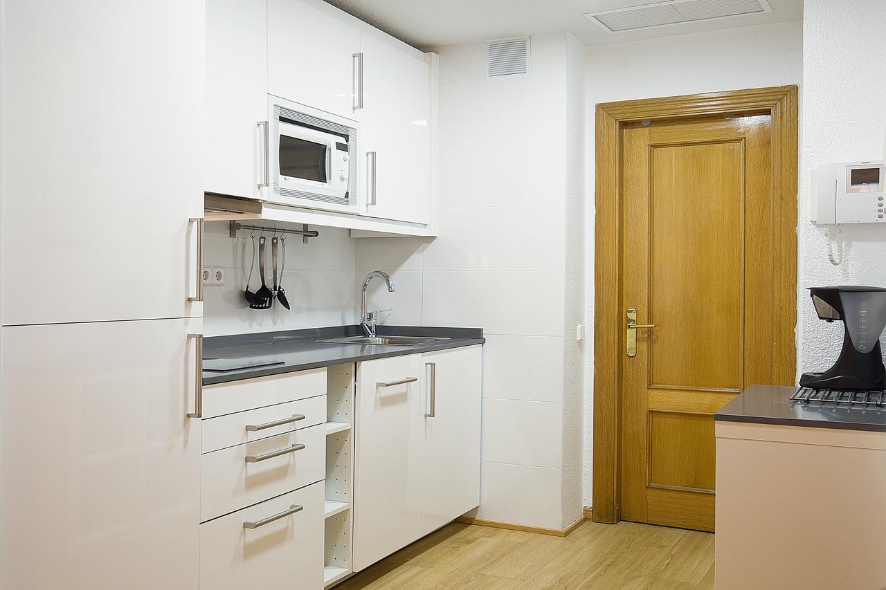 Apartamentos San Lorenzo 26 มาดริด ภายนอก รูปภาพ