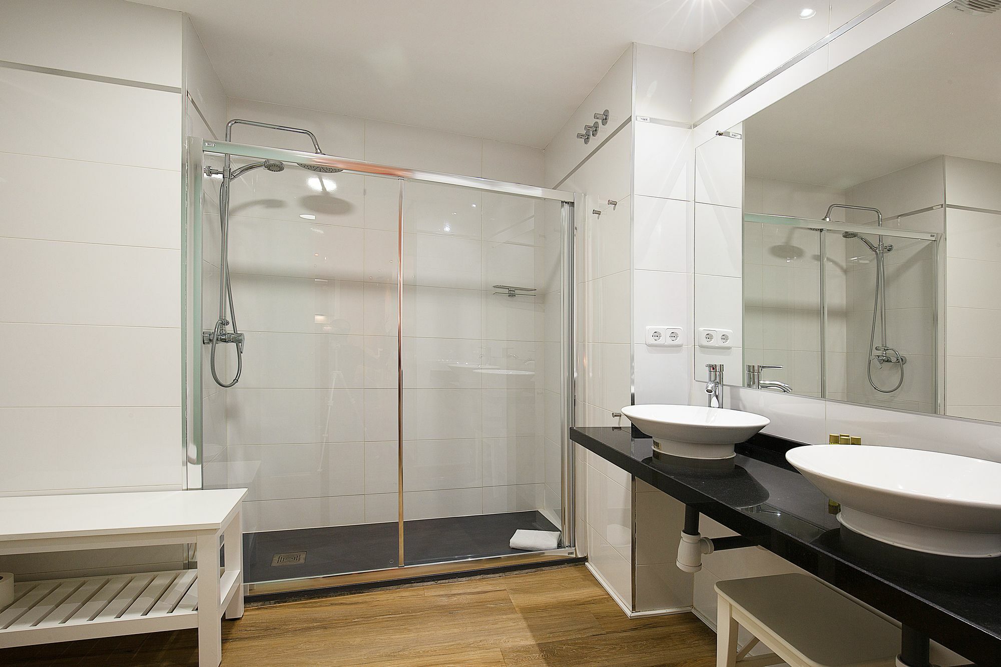 Apartamentos San Lorenzo 26 มาดริด ภายนอก รูปภาพ