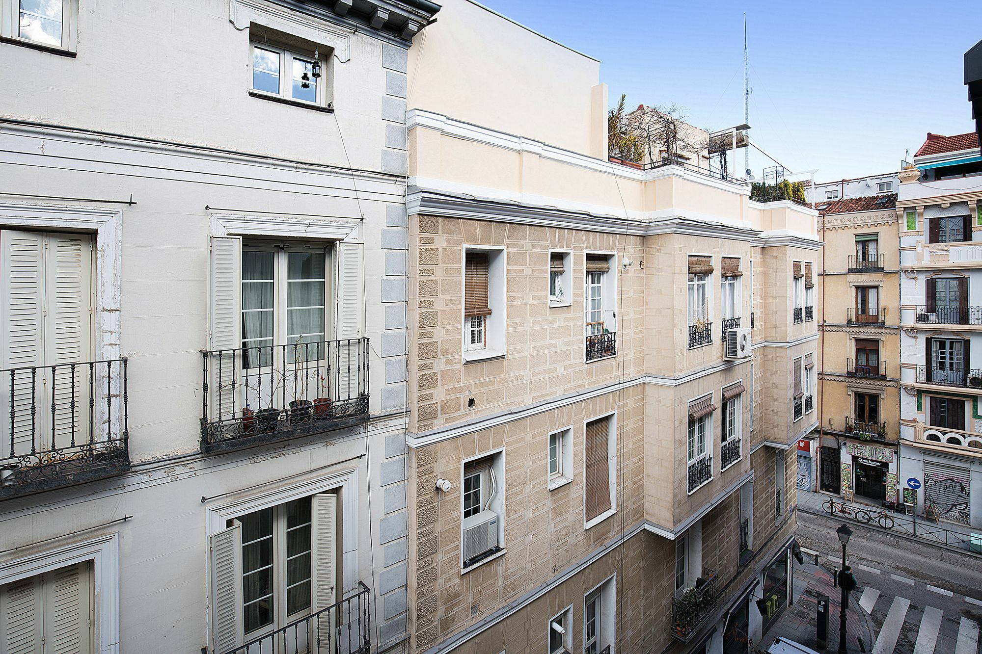 Apartamentos San Lorenzo 26 มาดริด ภายนอก รูปภาพ