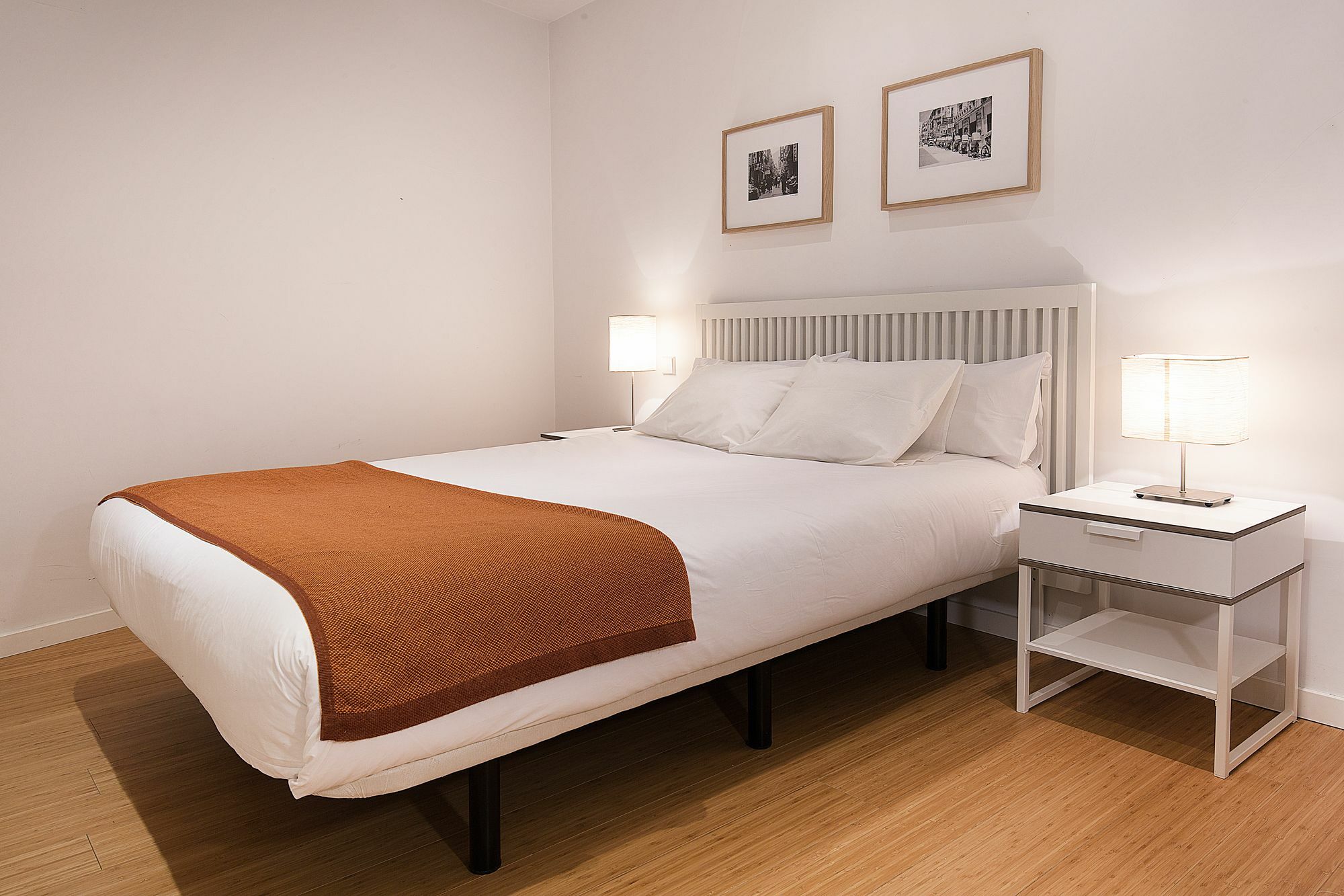 Apartamentos San Lorenzo 26 มาดริด ภายนอก รูปภาพ
