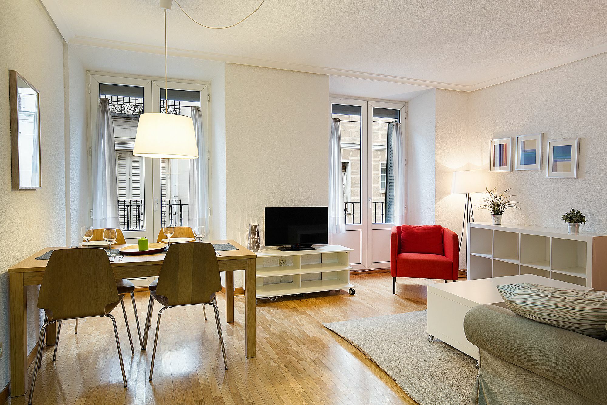 Apartamentos San Lorenzo 26 มาดริด ภายนอก รูปภาพ