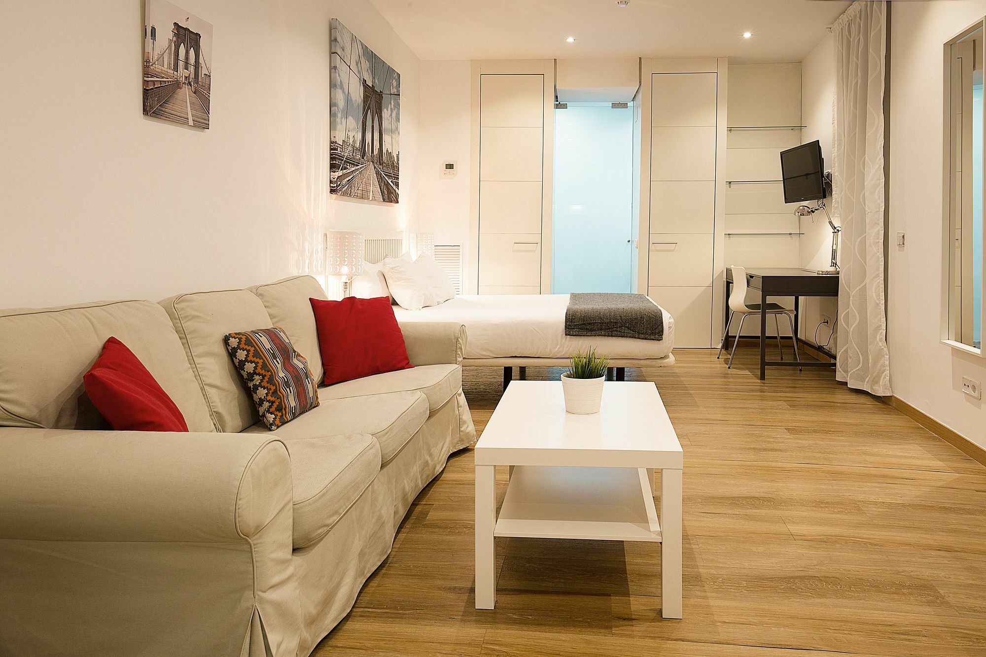 Apartamentos San Lorenzo 26 มาดริด ภายนอก รูปภาพ